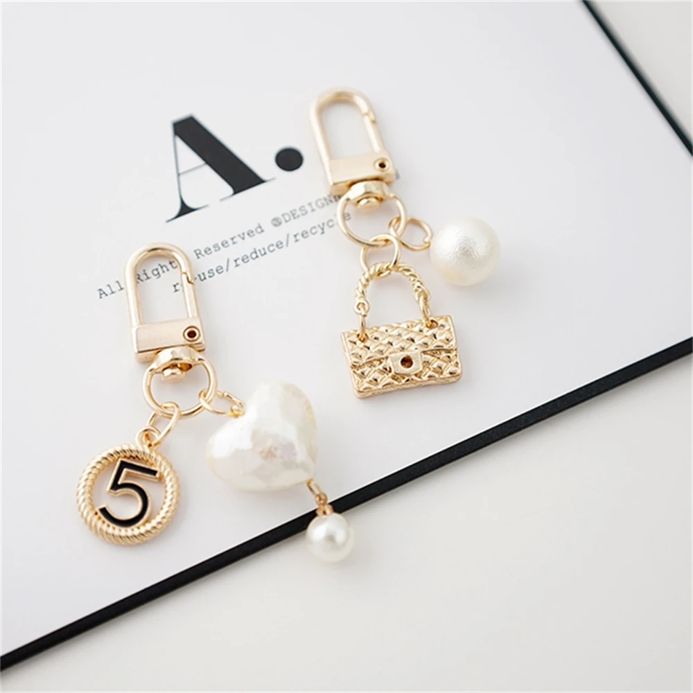 Fashion Imitation Pearl Heart Keychains Cute Geometric Keyrings Earphone Case Pendant Accessories Car Keyholder Gifts