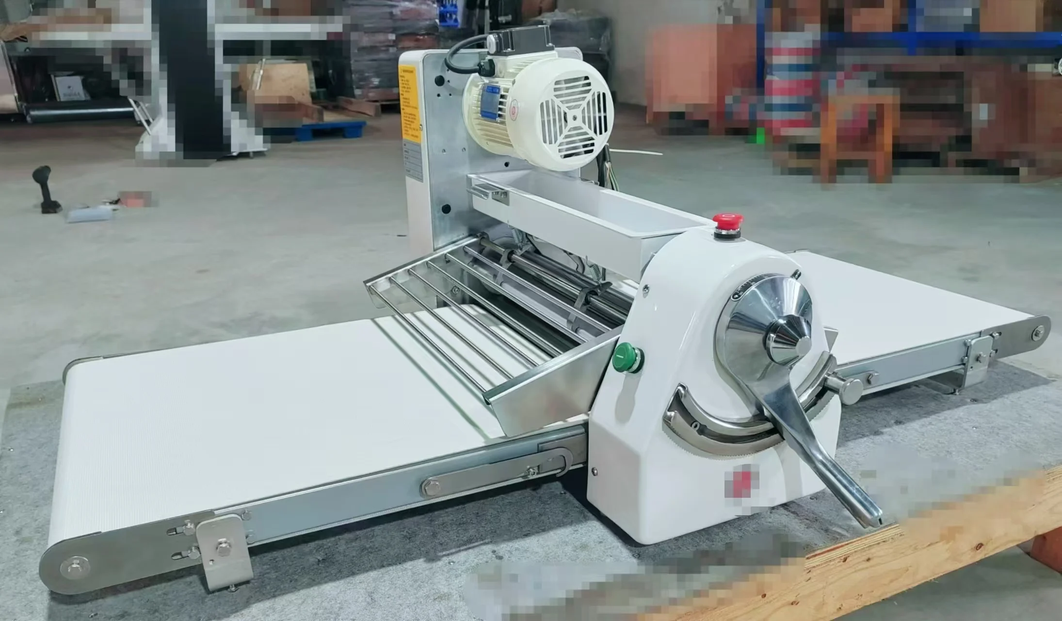 Prezzo di fabbrica per pizza per piccole imprese Sfogliatrice per impasto da tavolo commerciale Croissant elettrico/pane/cuamberia