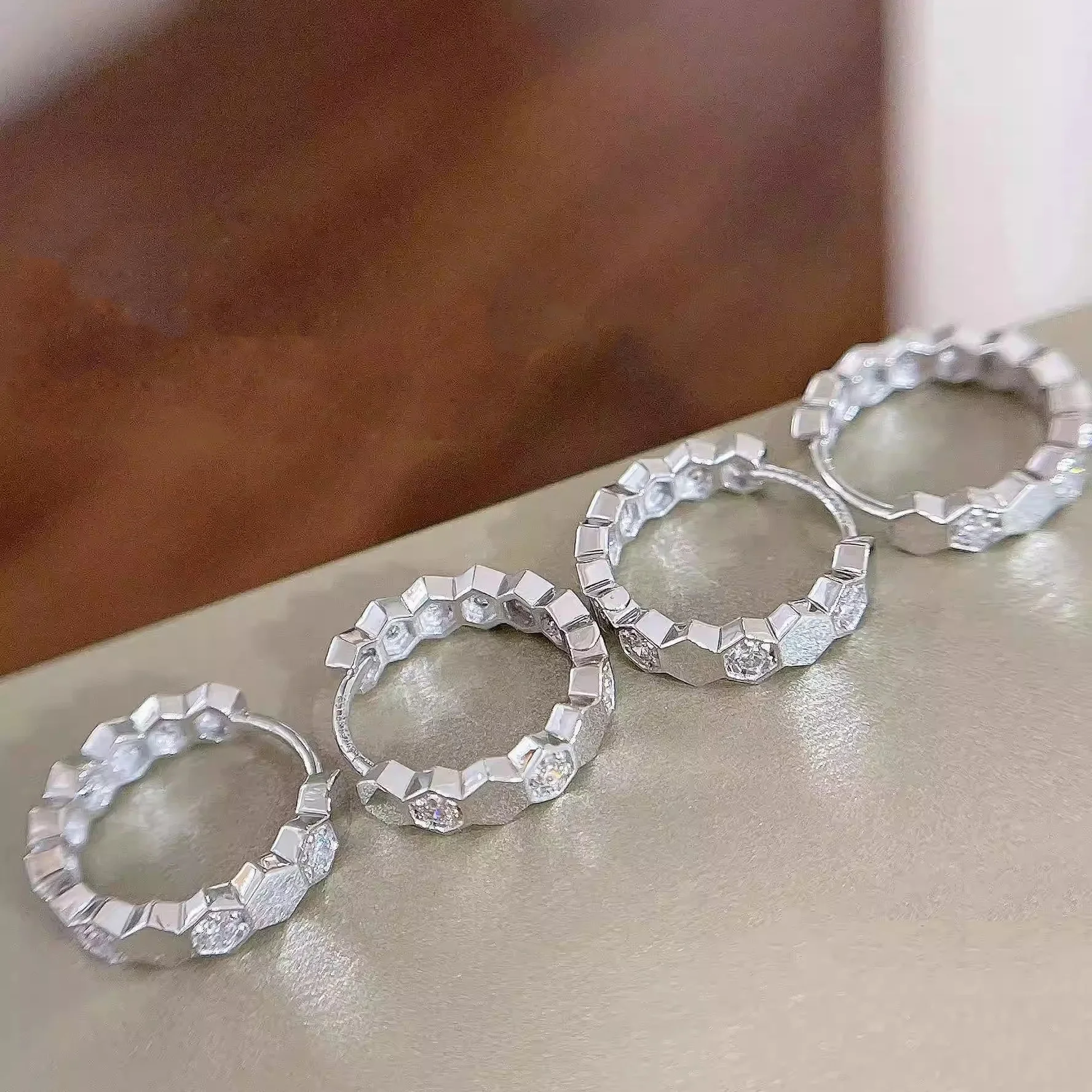 925 Sterling Silber 18K Vergoldete Ohrringe Roségold Weißgold Einfache Luxuriöse Modische Ohrpiercing-Accessoires für Frauen – Detail 8