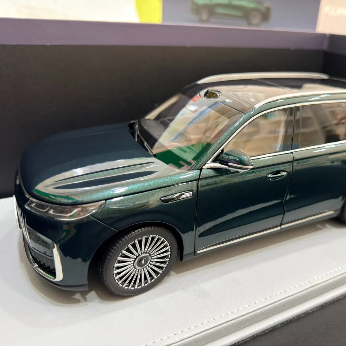 Exlantix ET8 Desktop Decoration，Exeed T11 Alloy Micromodel，fulwin Metal Model,Gift,Green,Black,1:18