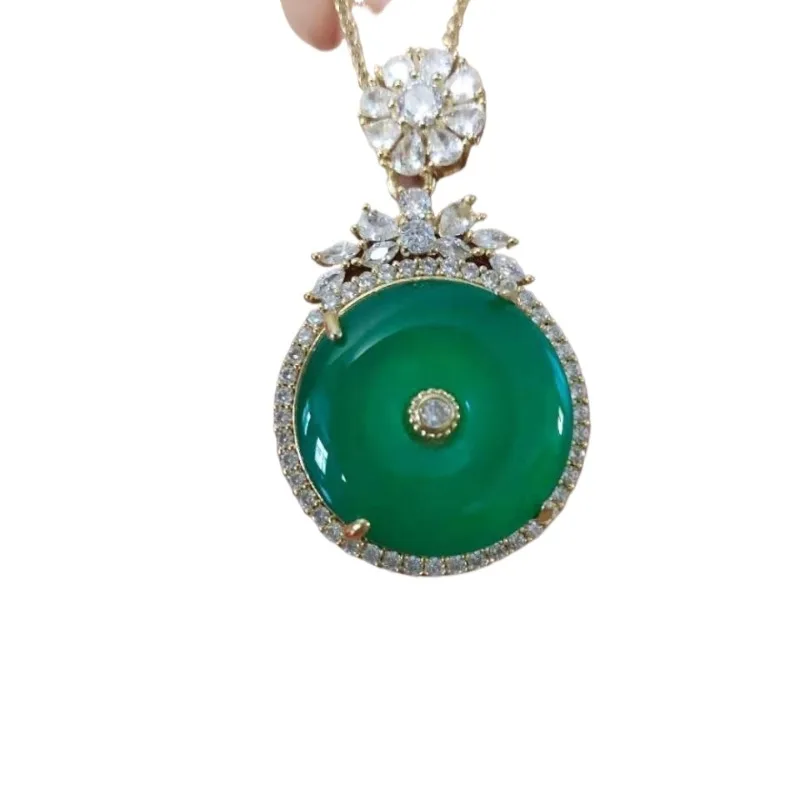 

Natural high ice emperor green chalcedony pendant silver inlaid safety buckle chalcedony pendant pendant sweater chain