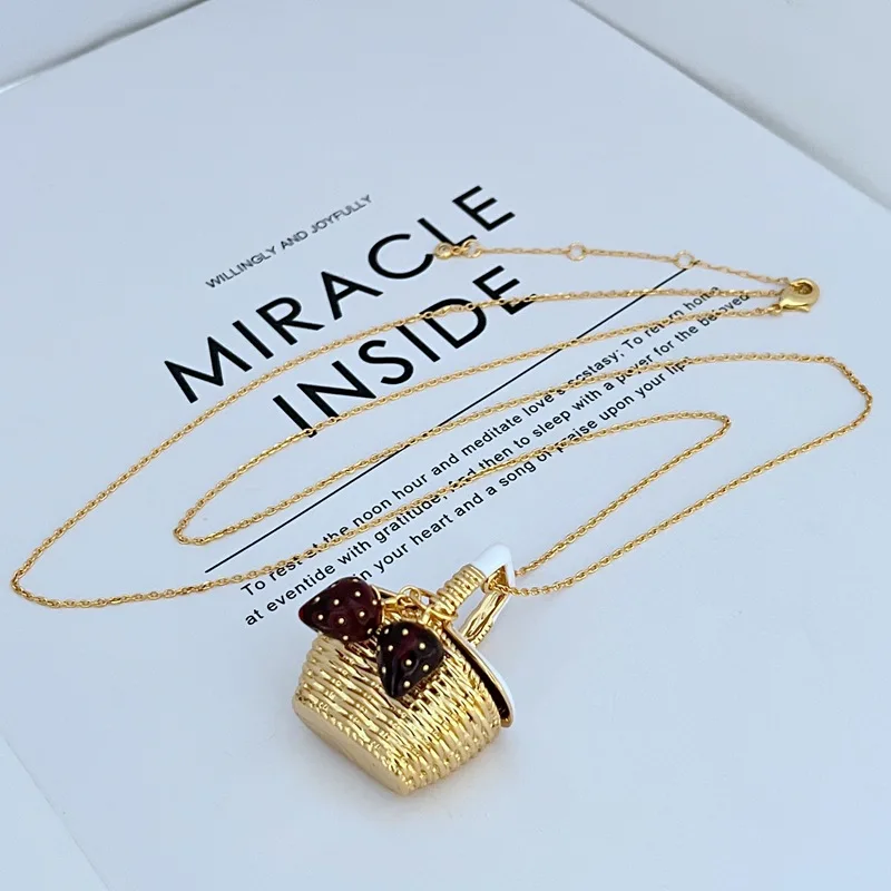 Fashion Golden Openable Strawberry Fruit Basket Pendant Necklace for Women Sweet Party Jewelry Keychain Pendant Halloween Gifts
