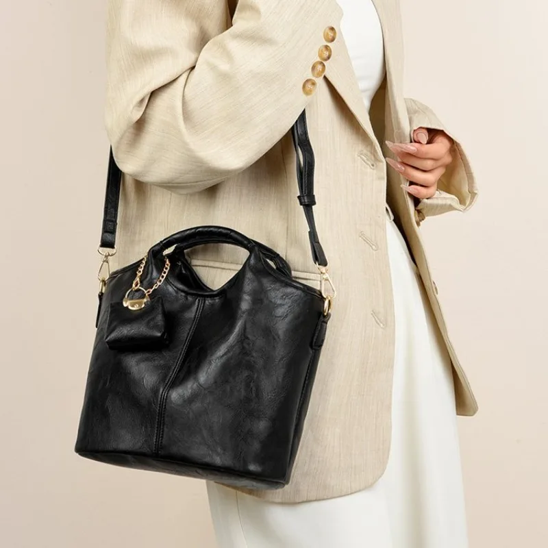 

Luxury Leather Messenger Bag For Ladies Crossbody Handbag Shoulder Style Popular Elegant Durable