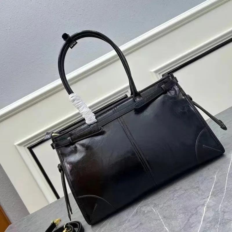 

New 2023 Genuine Oil Wax Leather Material With Bright Surface, Portable And Crossbody Carrying Large Capacity Women's Lage