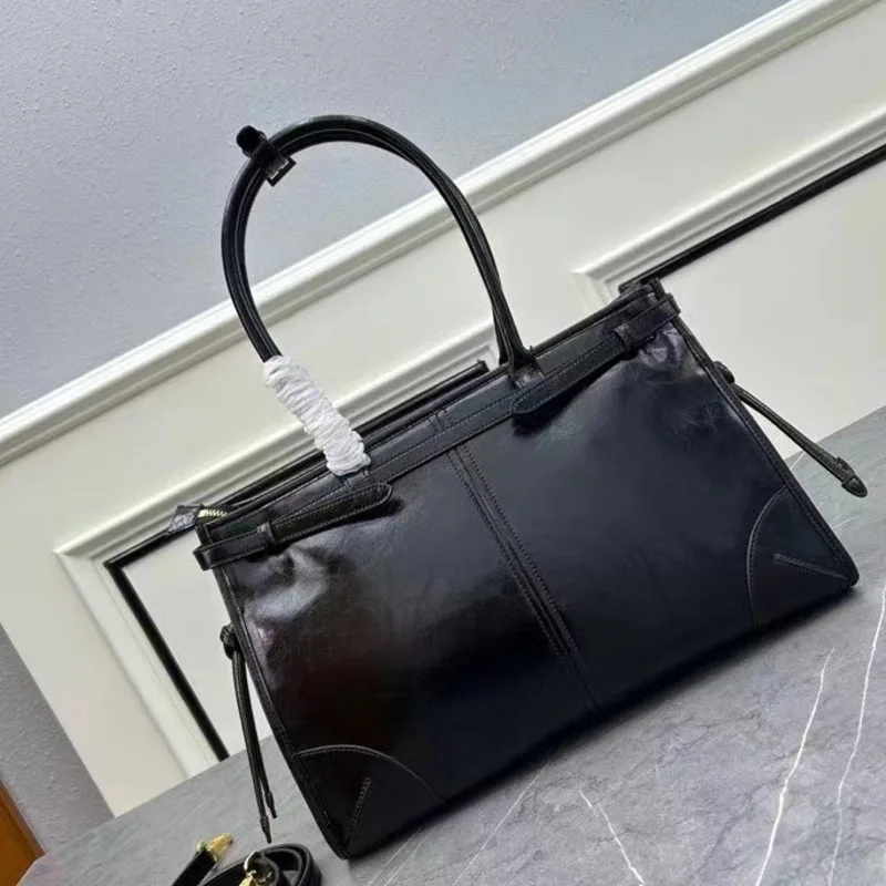 New 2023 Genuine Oil Wax Leather Material With Bright Surface, Portable And Crossbody Carrying Large Capacity Women's Lage