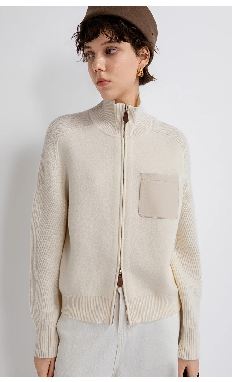 TY862152 Damen-Strickjacke aus Wolle-Kaschmir-Mischung mit Stehkragen und Reißverschluss, 100% Lammfell, Brusttasche, gerippter Saum, LP Quiet Luxury Herbst – Detail 4
