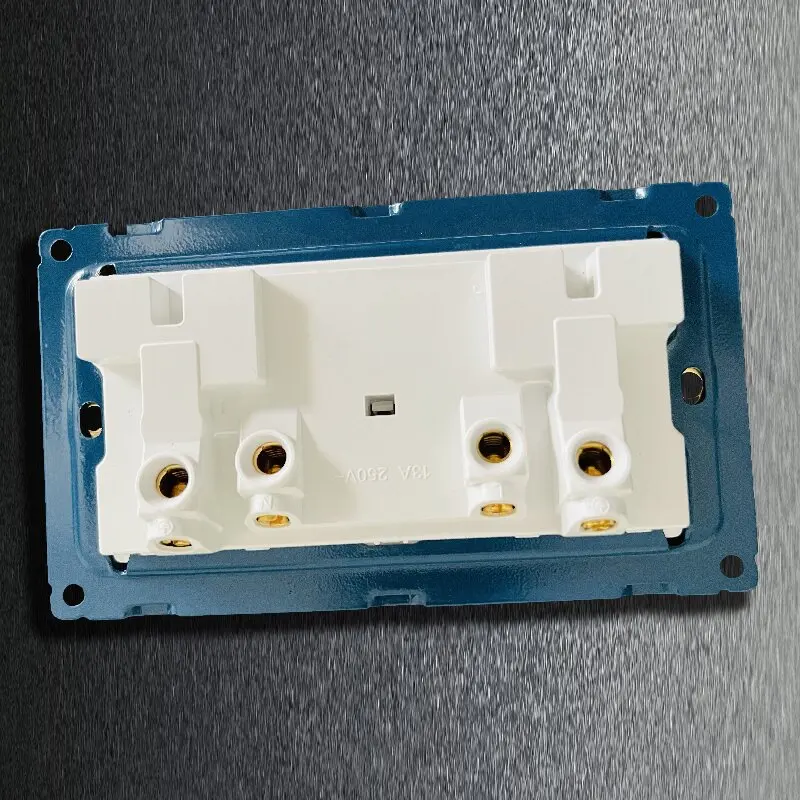 Internationaal standaard stopcontactpaneel 146-duplex multifunctionele drie-gaats stopcontact stalen frame schakelaar wandschakelaar stopcontact thuis