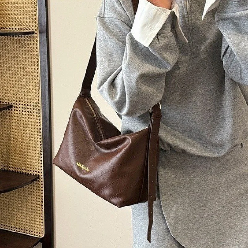 

Premium Women's Shoulder Bag in Genuine Leather Handbags - Crossbody Messenger by Famous Designer Classic Elegant