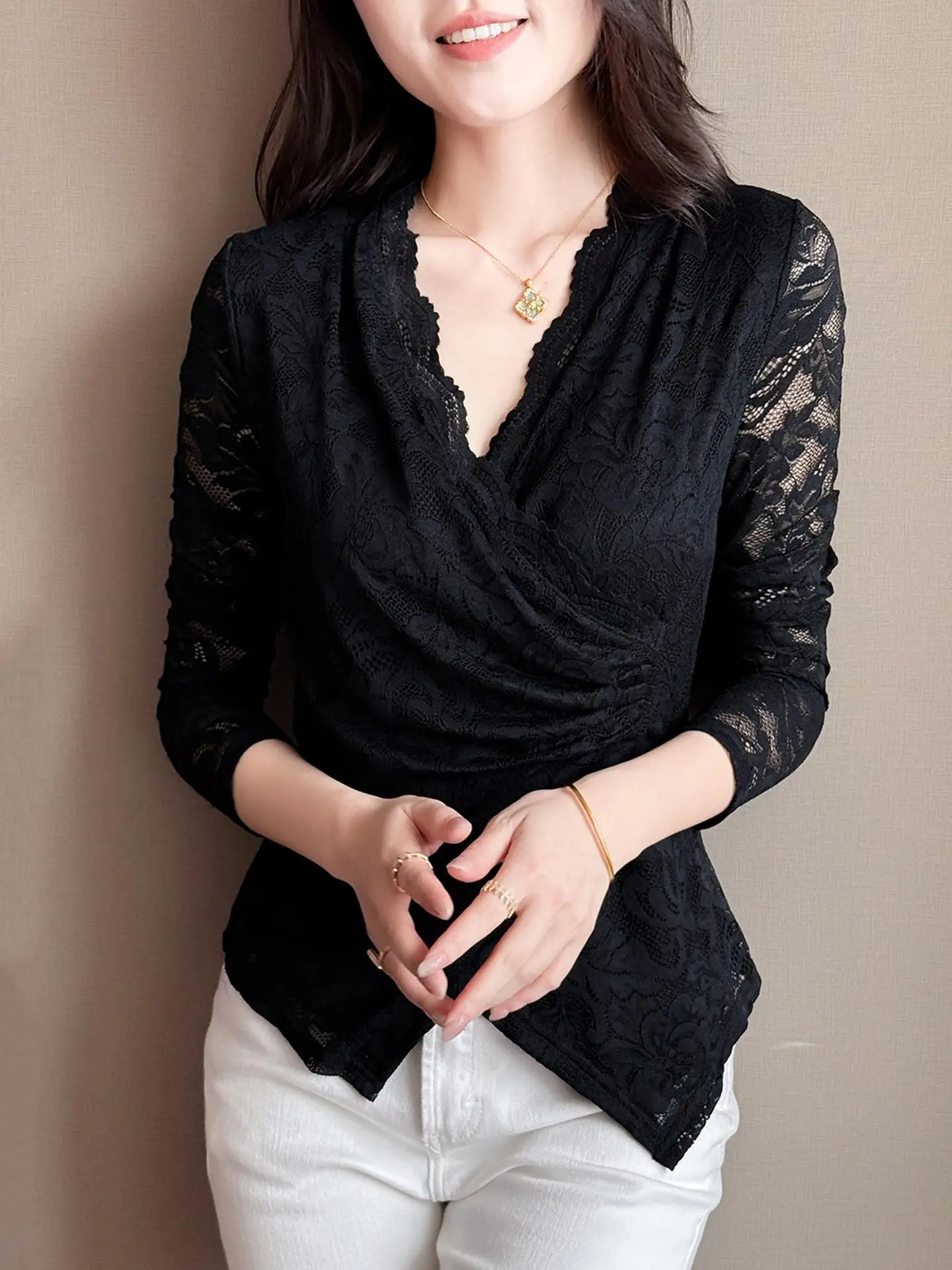 Camiseta Sexy de Renda com Decote em V Cruzado para Mulheres, Camiseta Longa de Outono e Inverno, Moda Irregular para Uso Interno