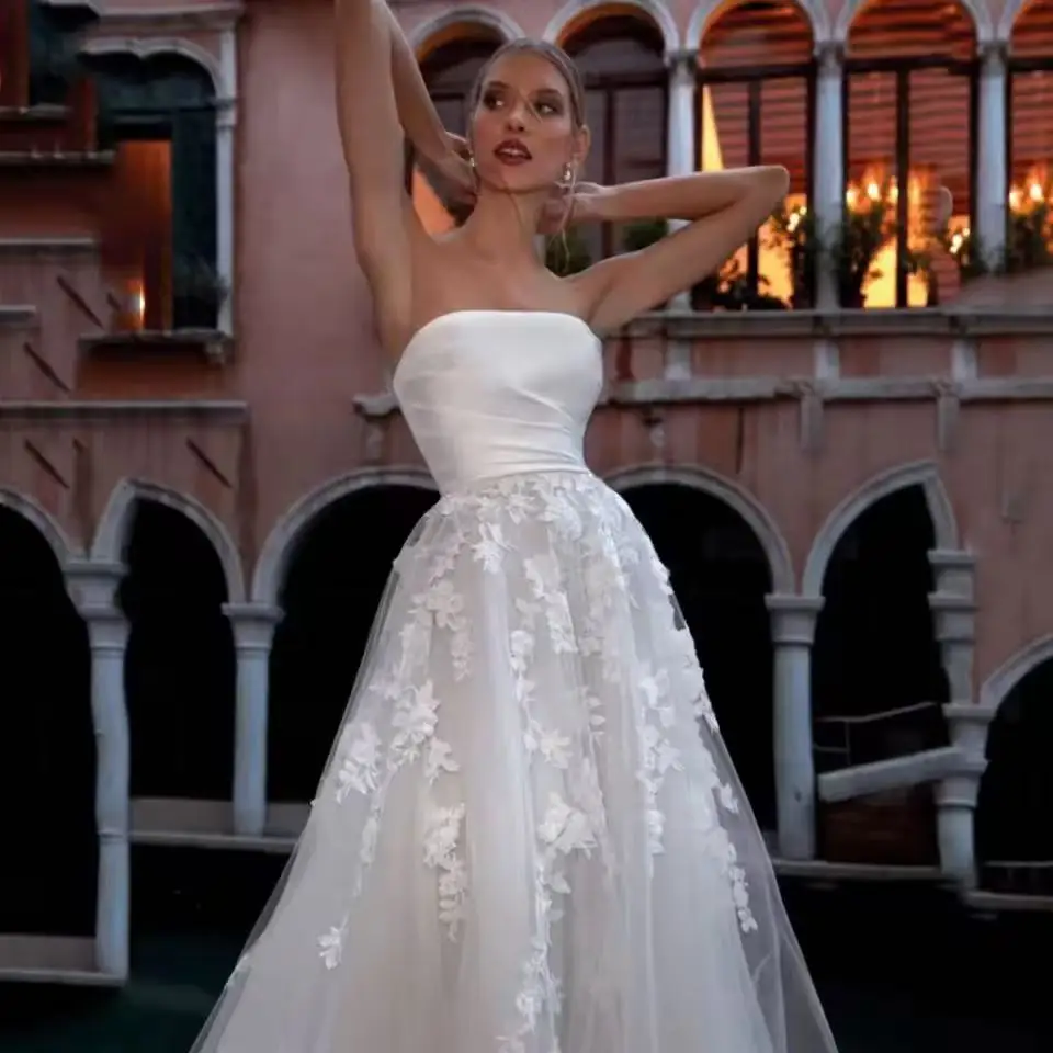 New Customized Wedding Dress Strapless A Line Tulle Bride Gowns Button Applique Sleeveless Elegant Vestidos De Novia