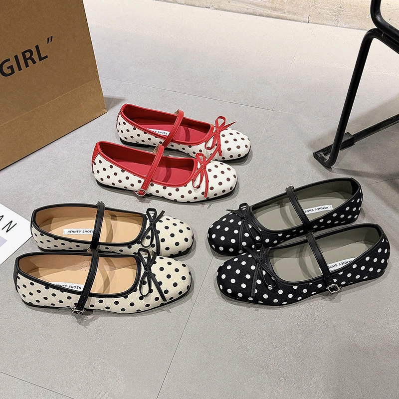 Sapatos femininos estilo retrô estampado