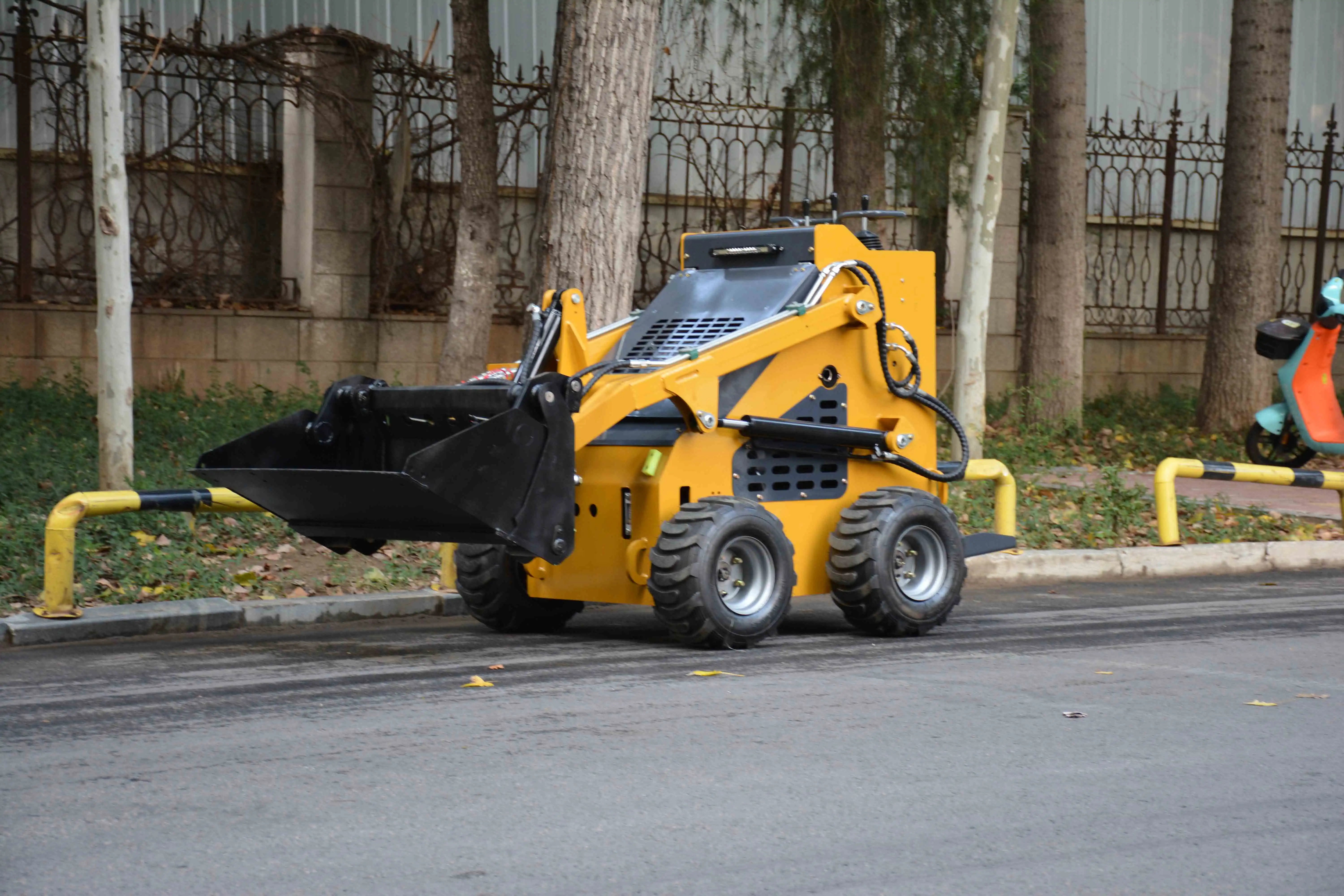 AST-360Sスキッドステアローダーホイールローダー1トン小型ローダー、農場、果樹園、建設作業用、中国カスタマイズ