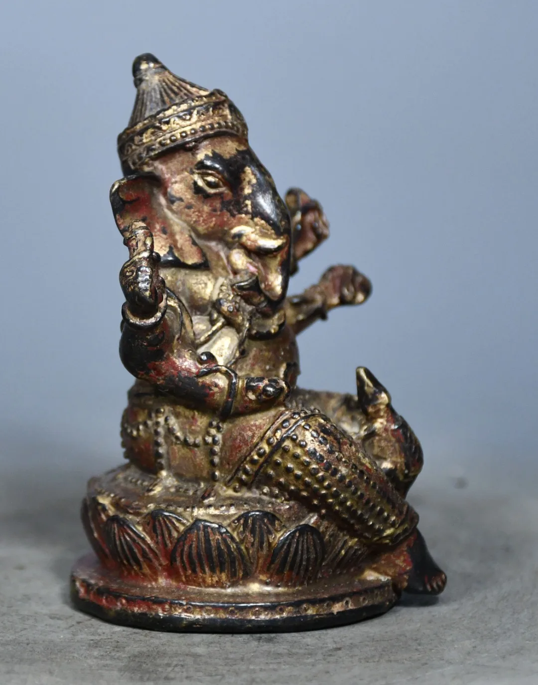 Old treasures, home worship of Tibetan religion, copper mud, gold cinnabar, four-armed elephant god of wealth