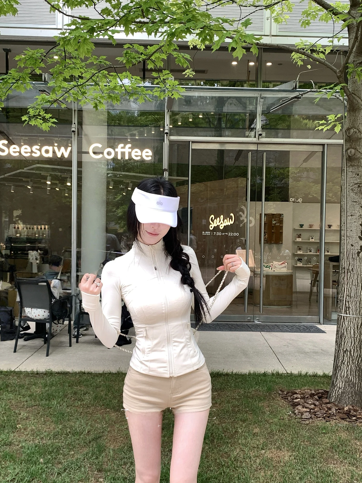 

Белая женская летняя дышащая охлаждающая куртка для йоги Fibone Slim Fit с воротником-стойкой и защитой от солнца