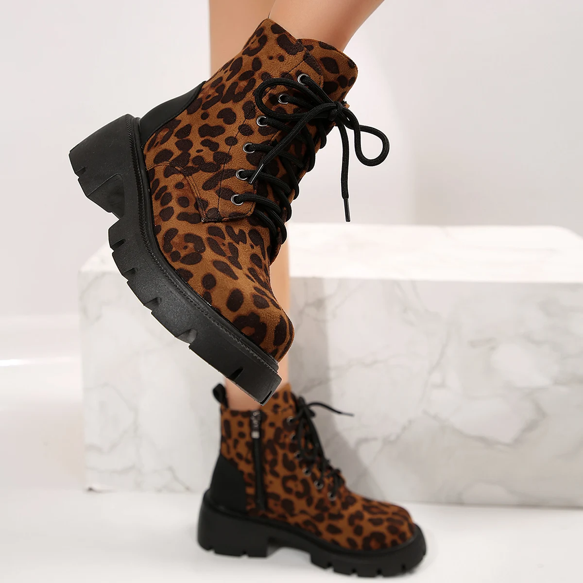 Botas femininas de plataforma com estampa leopardo, sapato redondo, cores misturadas, prova d'água, nova moda