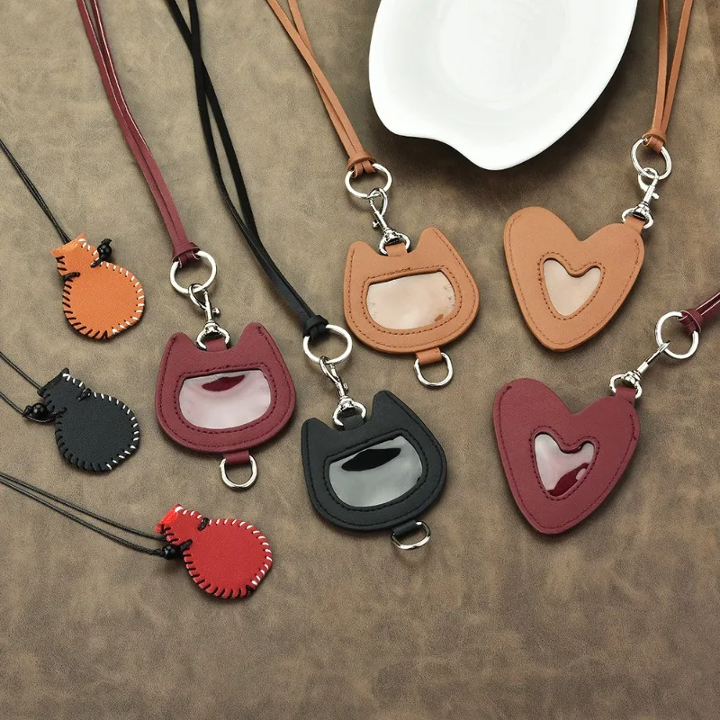 

Leather heart-shaped cat head pocket keys, necklaces, pendants, unique and niche designs for women, sweater chains, coin wallets