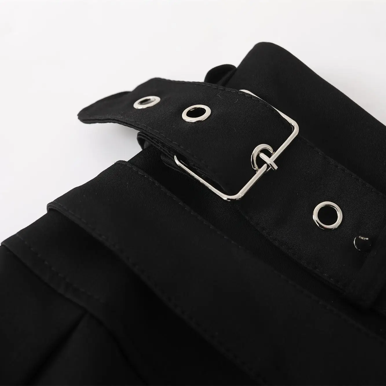 

Onalippa 2026 Black Hot Girl Rivet Decoration Natural Waist Woolen Heavy Industry Mini Safety Pants Punk Pleated New Skirt