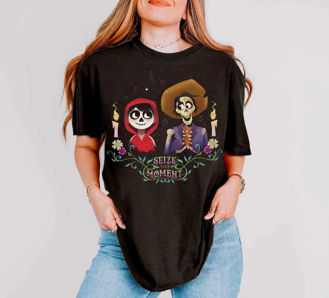تي شيرت ديزني بيكسار كوكو ميغيل سيز ذا مومنت، قميص ديزني كوكو هيكل عظمي، قميص عائلة رحلة ديزني، تي شيرت مملكة سحرية
