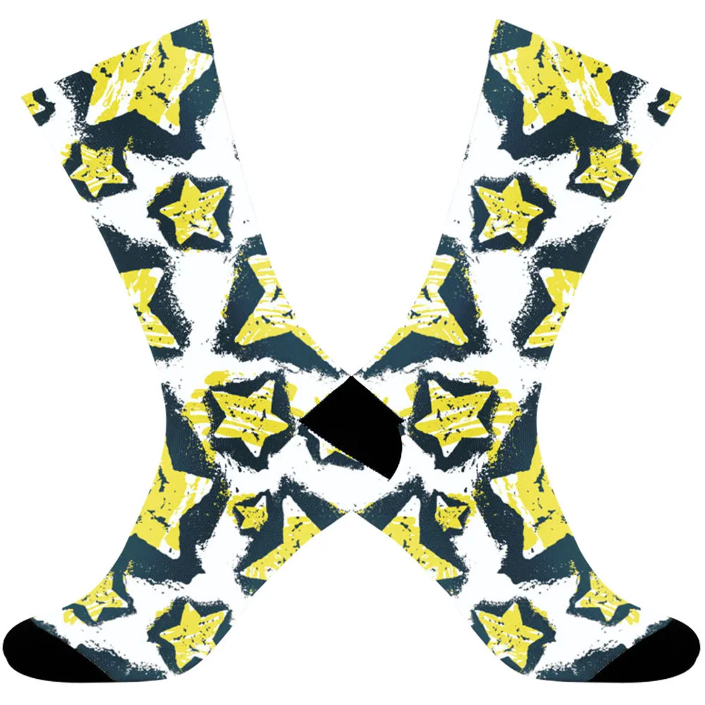 

2025 New Breathable and sweat absorbing, comfortable and versatile, spray painted socks are a daily necessity.