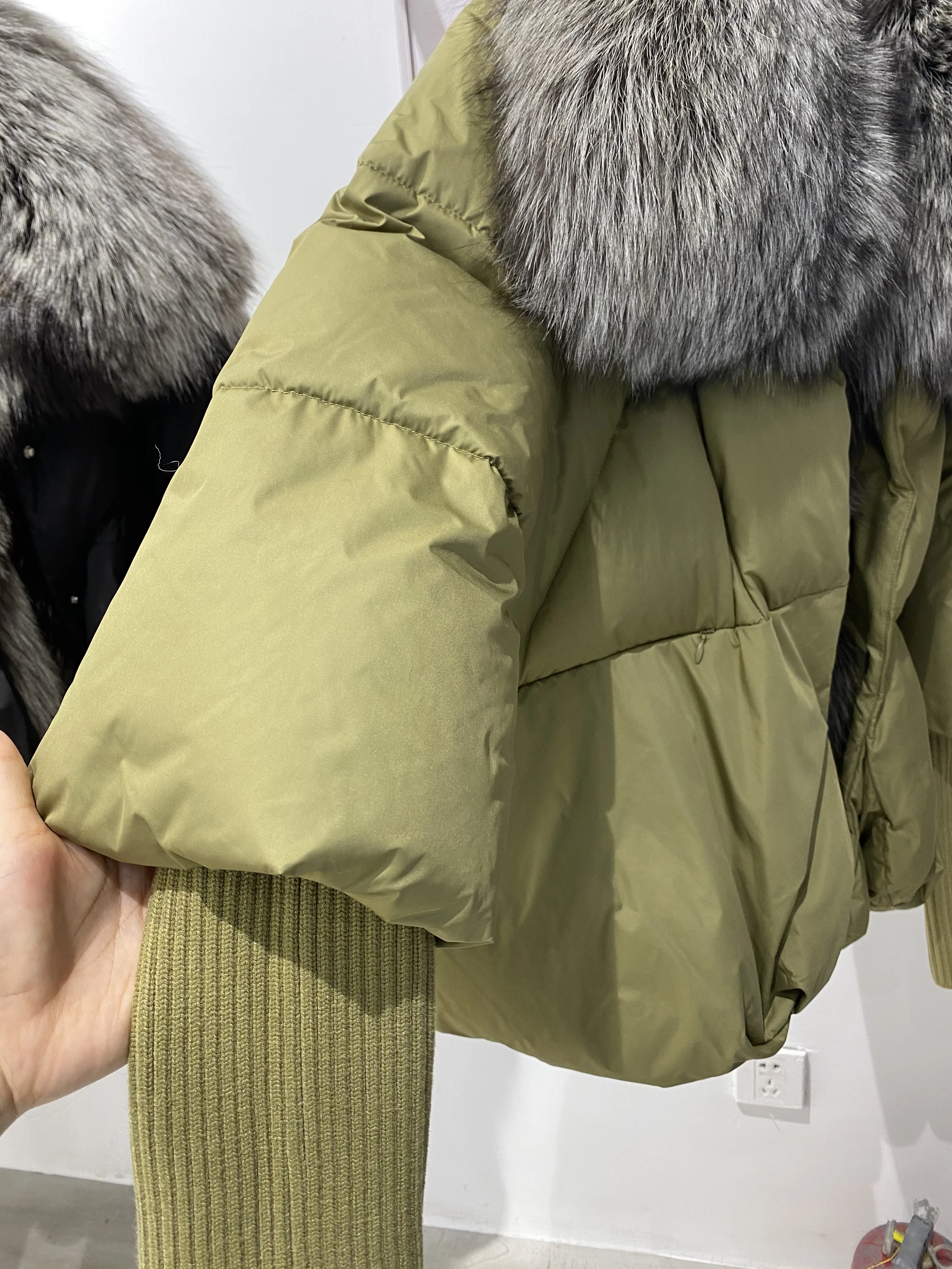 2026 Winter Real Fox Fur Collar White Duck Down Padded Down Jacket Regular Fashion Warm Big Fur Collar Women's Coat