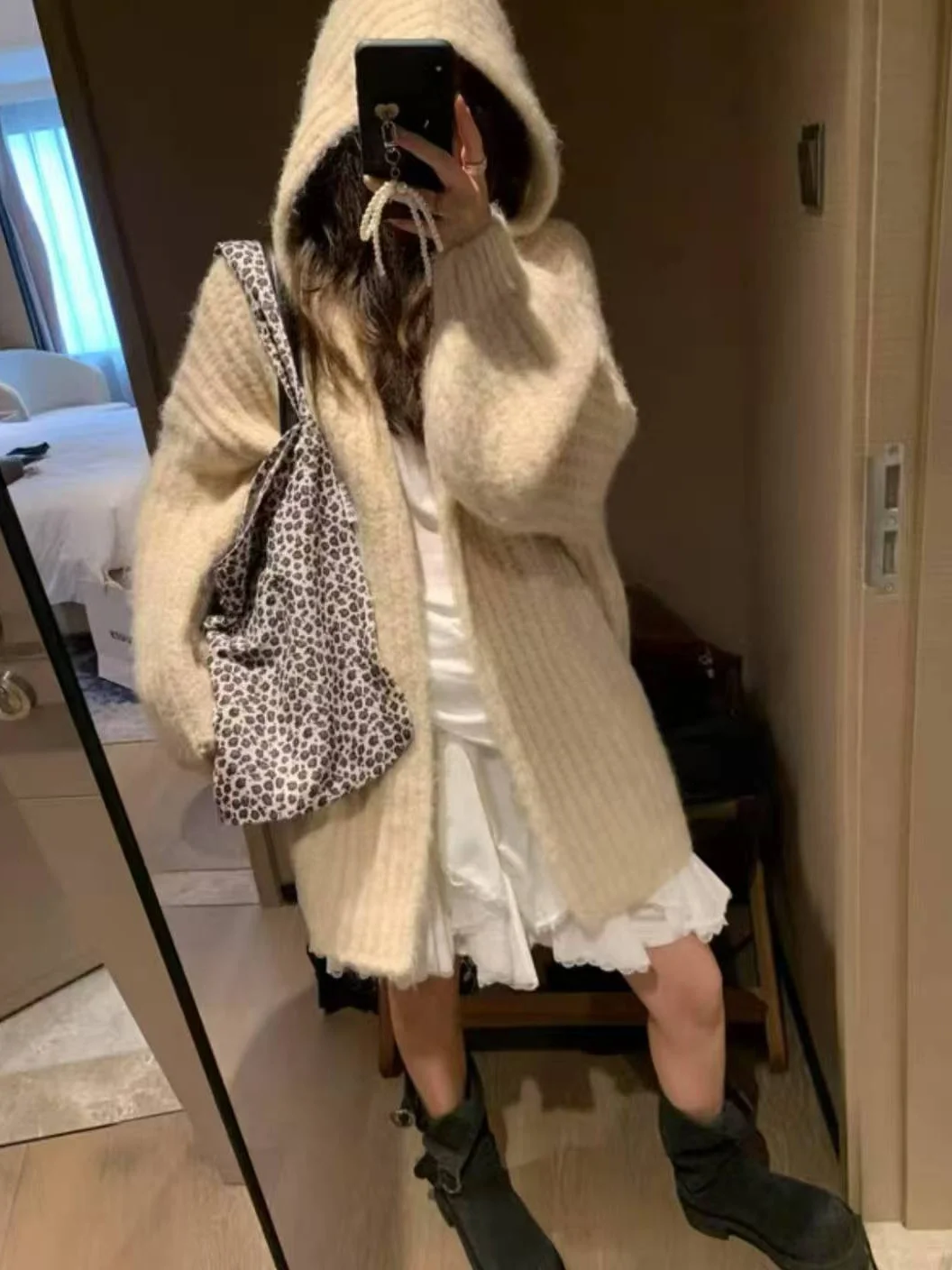 

Демисезонные кардиганы оверсайз в японском стиле для женщин, осенние, с высоким воротом, в рубчик, с круглым вырезом, уютные, свободные, с перфорацией, с принтом, для офиса