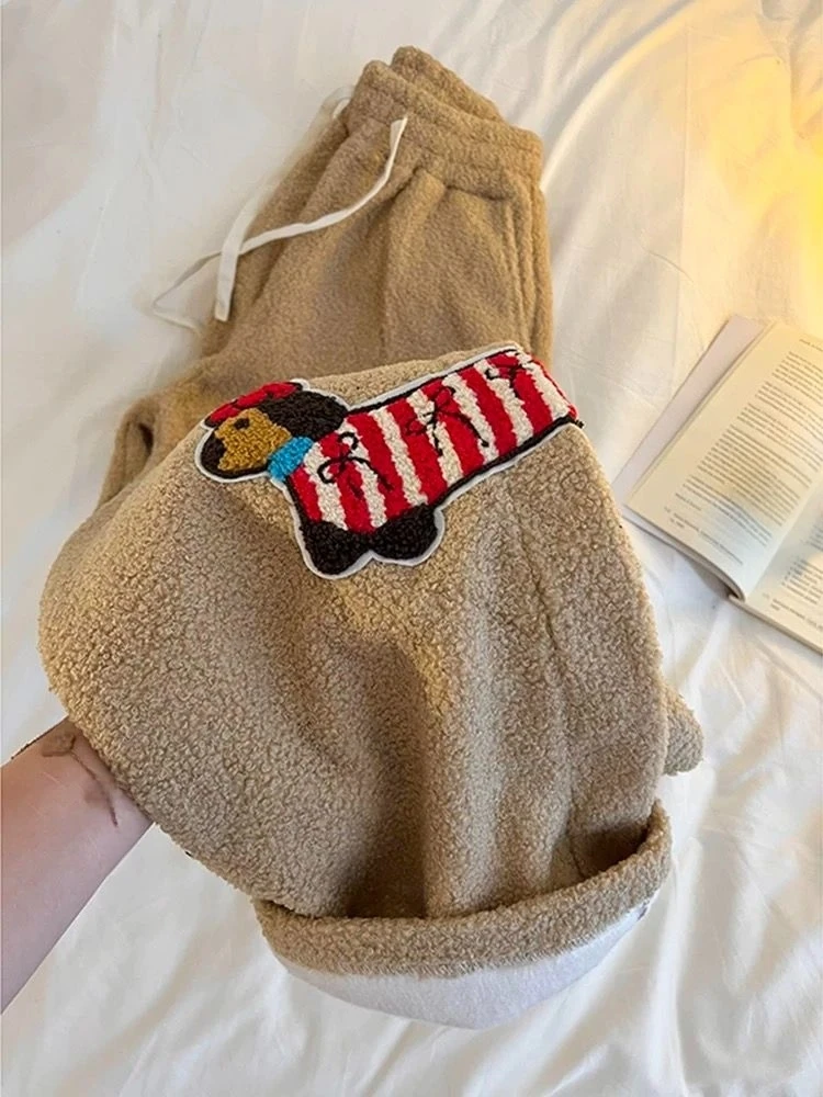 سراويل واسعة الساق للخريف والشتاء للنساء مصنوعة من لحم الضأن، تتميز بدفء قوي، مقاس فضفاض، نزهات غير رسمية مطرزة بحروف