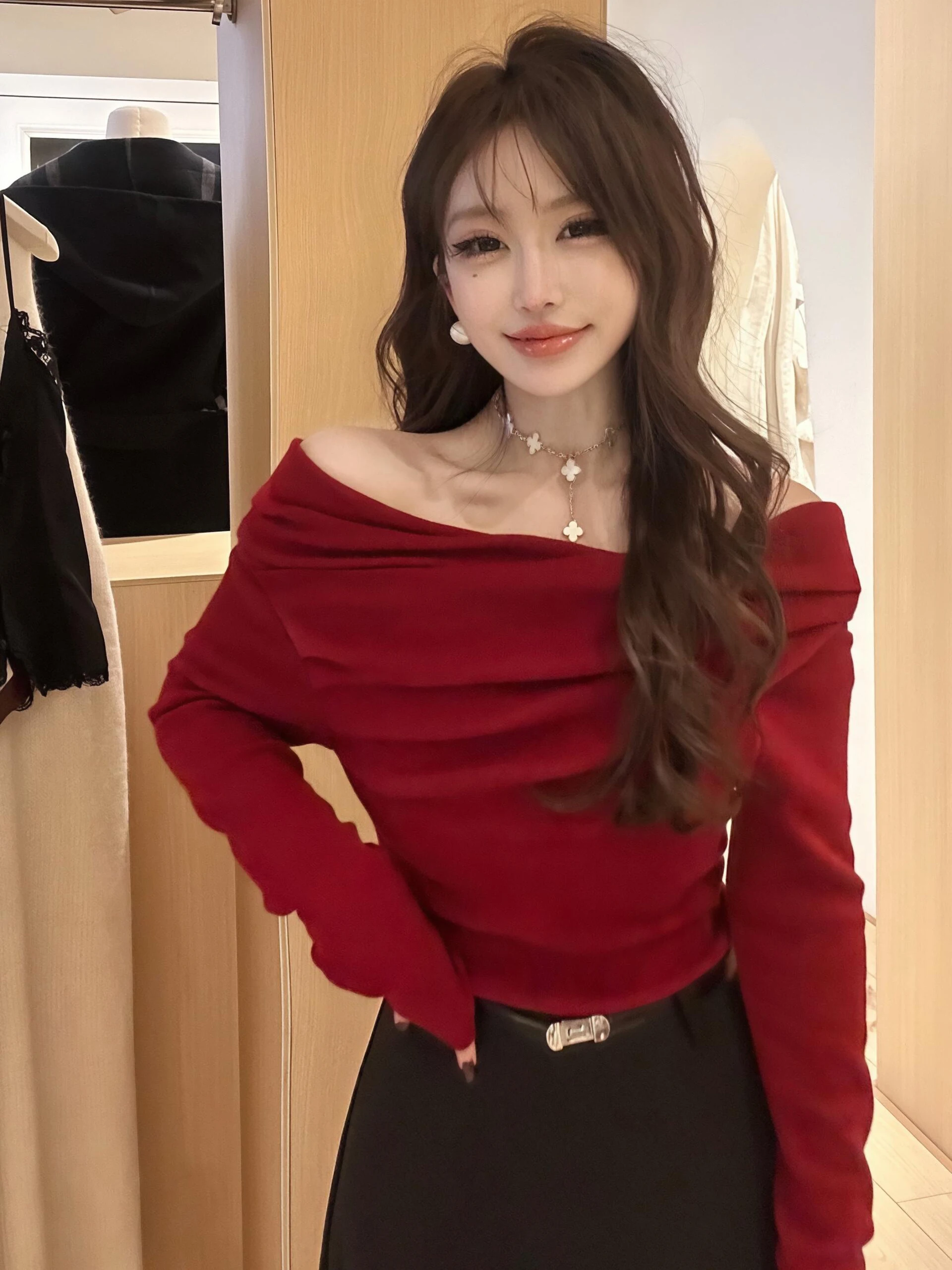 

Red V-Ne oulder-Bared Long Sve Base irt Women's Inner Wear Design Sensation Autumn Winter Top Casual Sle Knitted T...