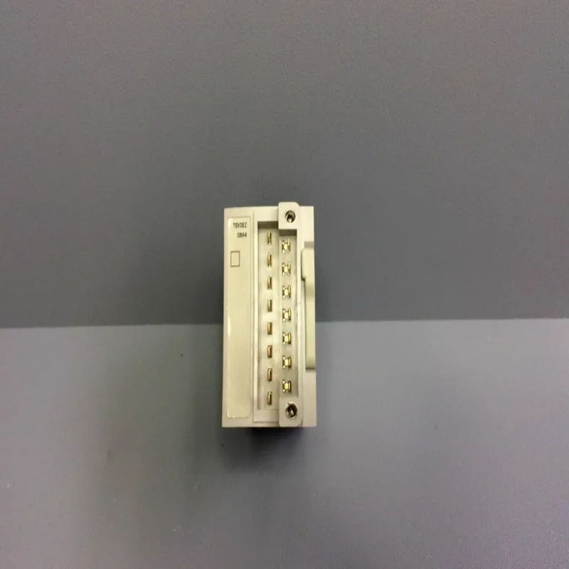 Módulo PLC em boas condições TSXDEZ08A4 em estoque