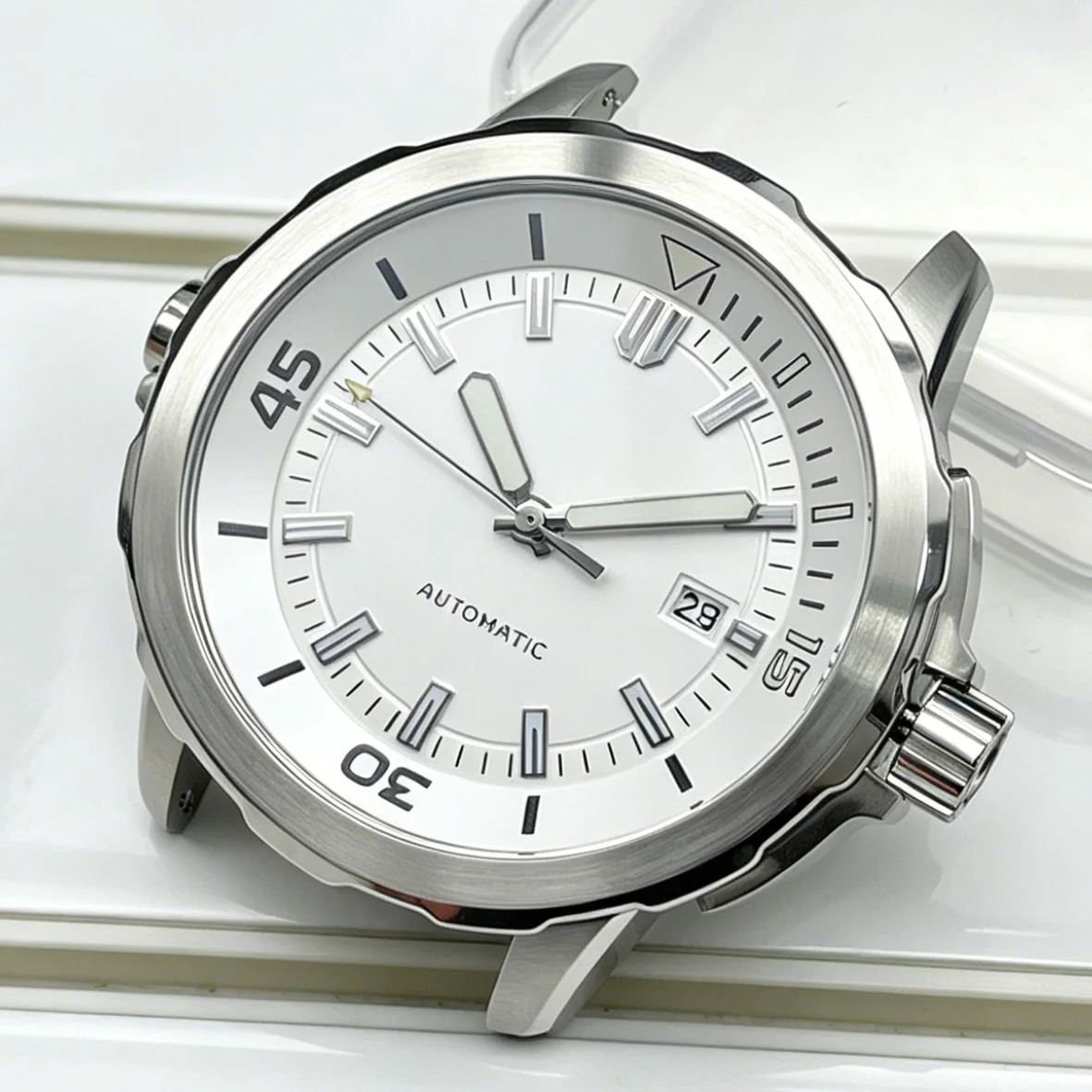 47mm Silver Bezel, Equipped with ChinaNH35 Movement, Stylish and Elegant, with Date Window and Water-Resistant Watch Bezel