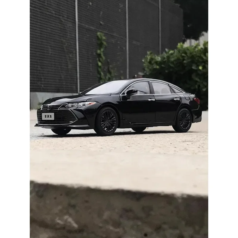 1:18 Original AVALON alloy simulation static car model, children's collection of decorative toys, holiday gifts for children.