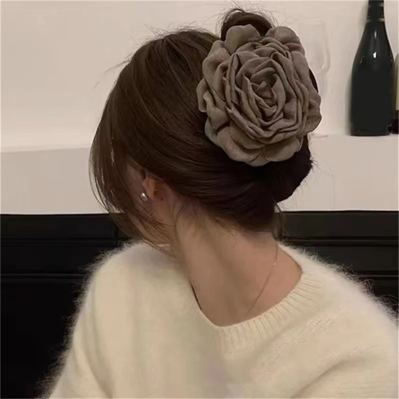 New Simple Women's Flowers Grasp Clip Fashion Sweet Back Spoon Plate Hair Modelling Shark Clip Hair Card Accessories