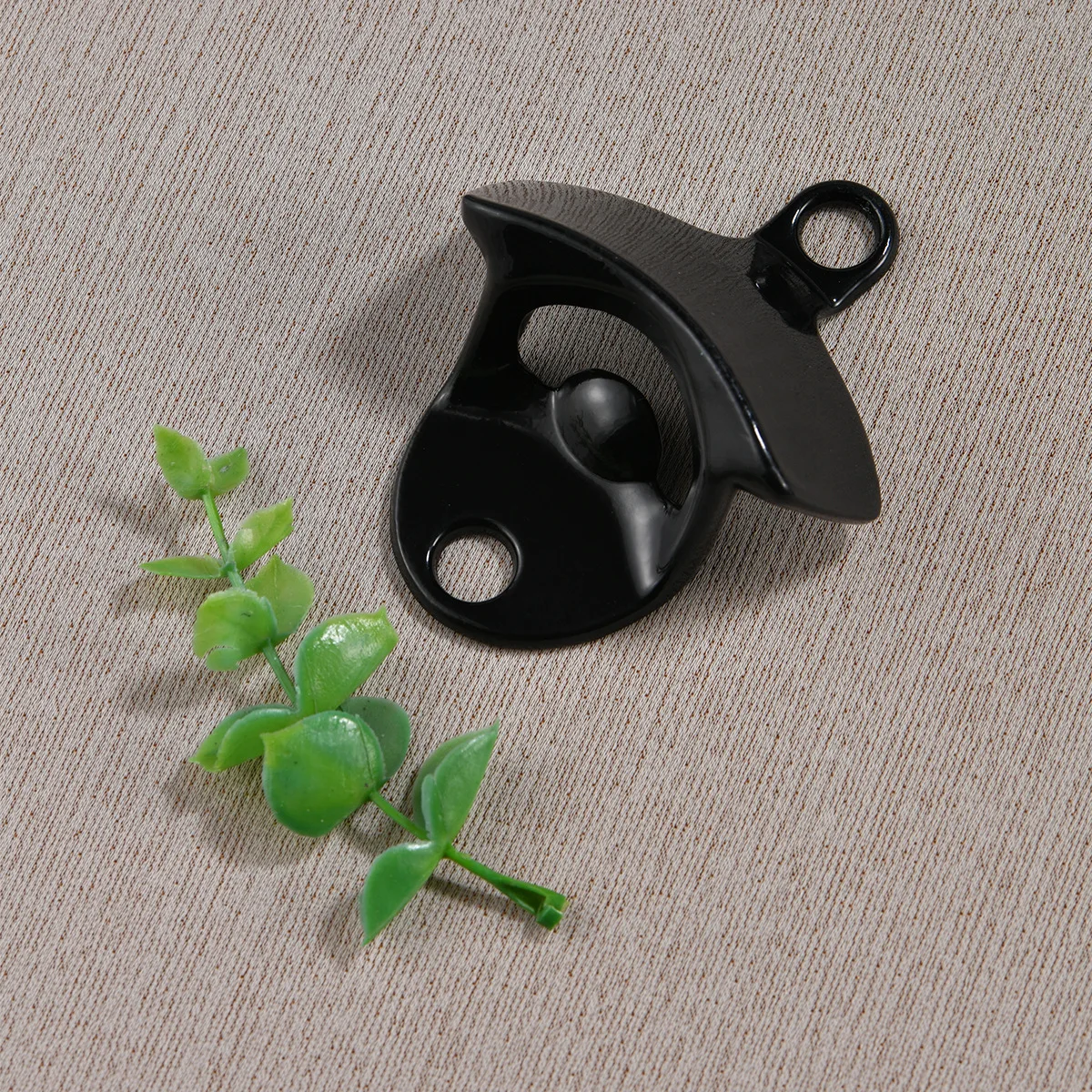 

Chinese Style Black Bottle Opener, Creative Wall-mounted Beer, Open-hanging, New, Solid