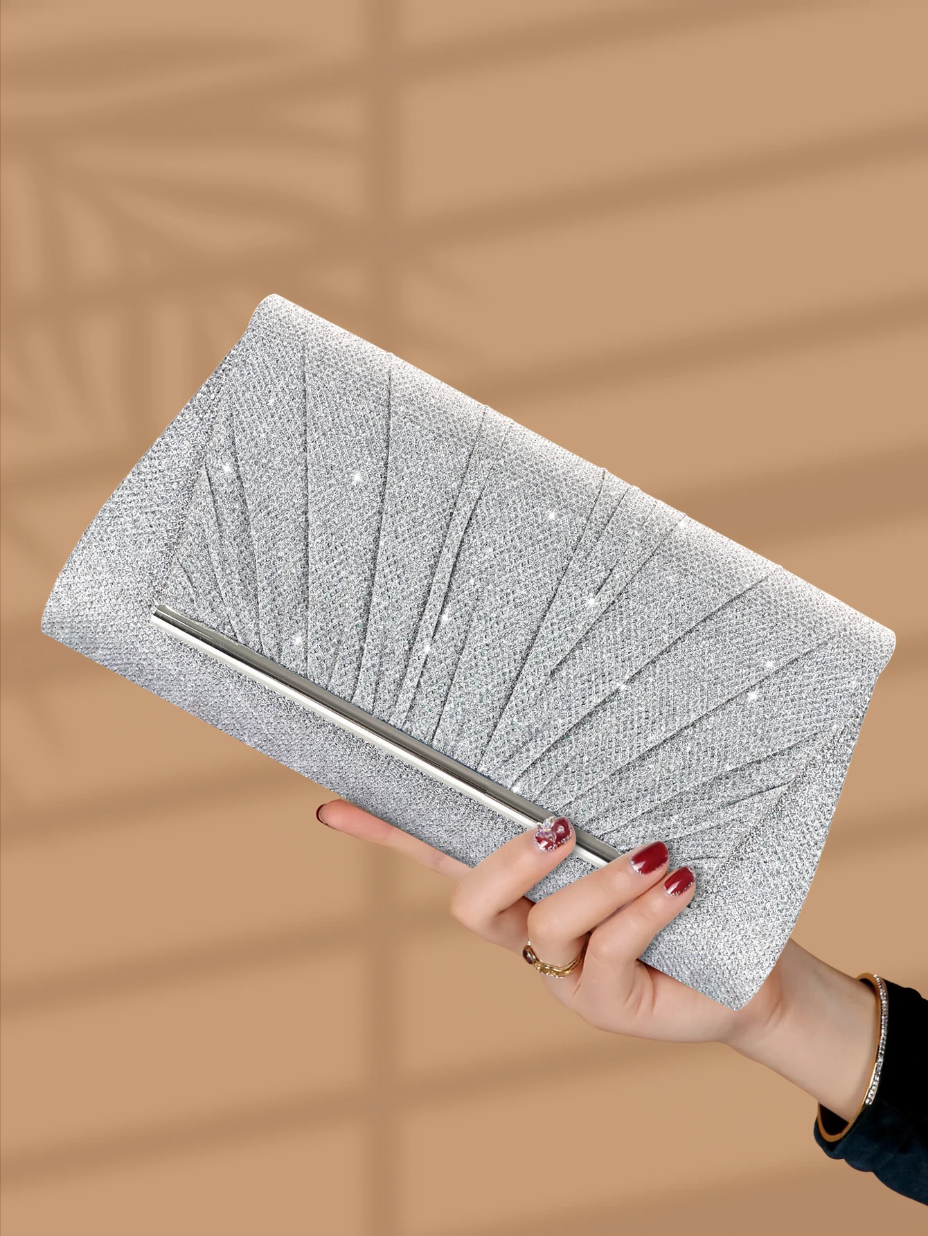 This shiny and luxurious pleated evening bag is a great choice for party girls, office workers and also makes a great gift.