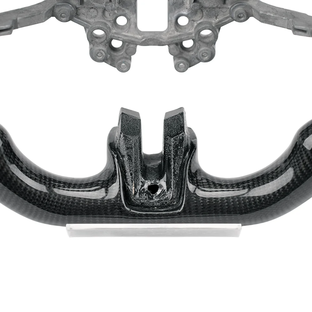 Immagine 3: Volante in Fibra di Carbonio Hydro-Dip con Pelle Traforata per Ford Mustang 2015-2022, Volante da Corsa