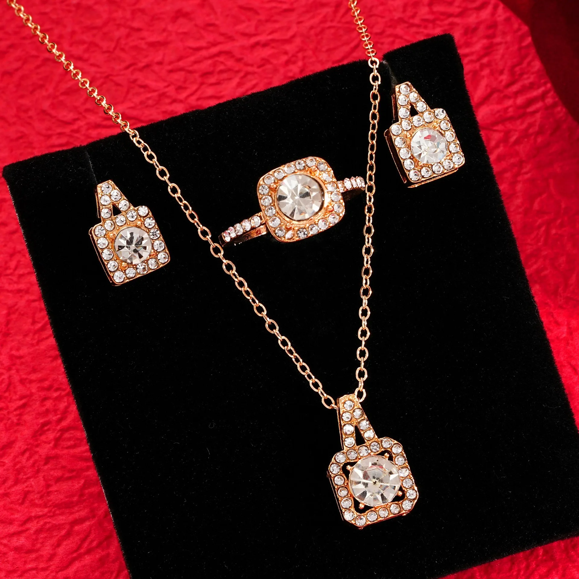 

Diamond Zircon Ring Earrings Necklace Set Women's Fashion Versatile Premium Jewelry Set
