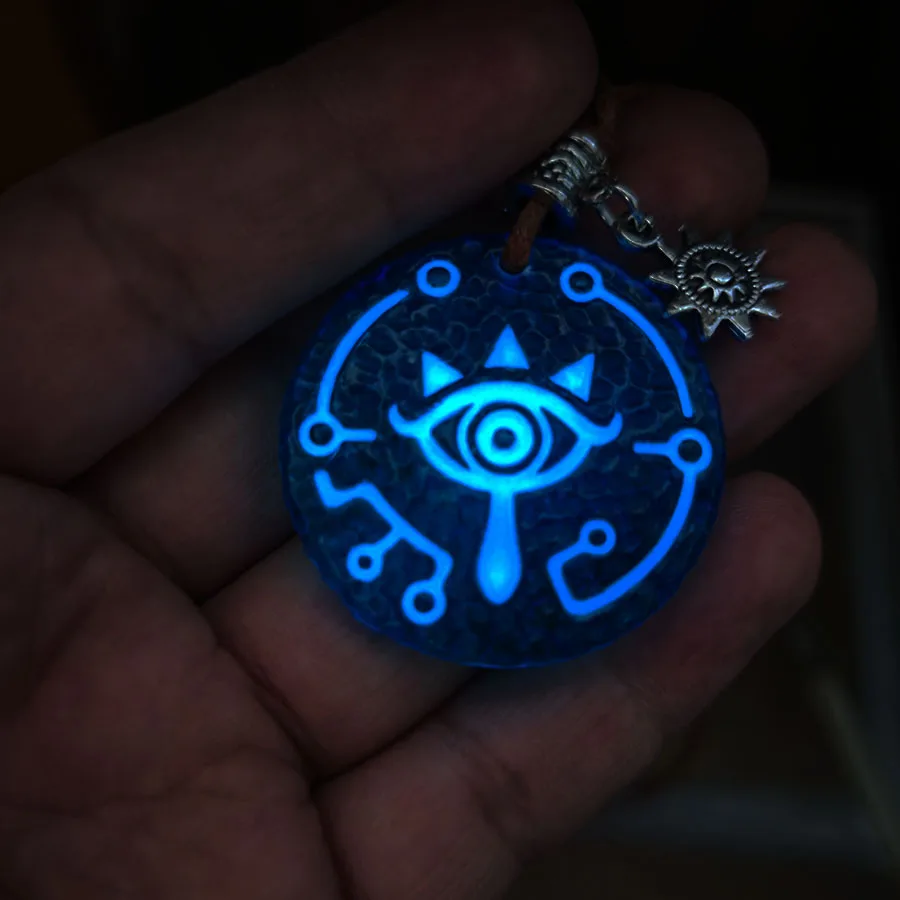 The eyes of The Sheikah Pendant Key Chains Zeldas key ring Glow In The Dark Charming