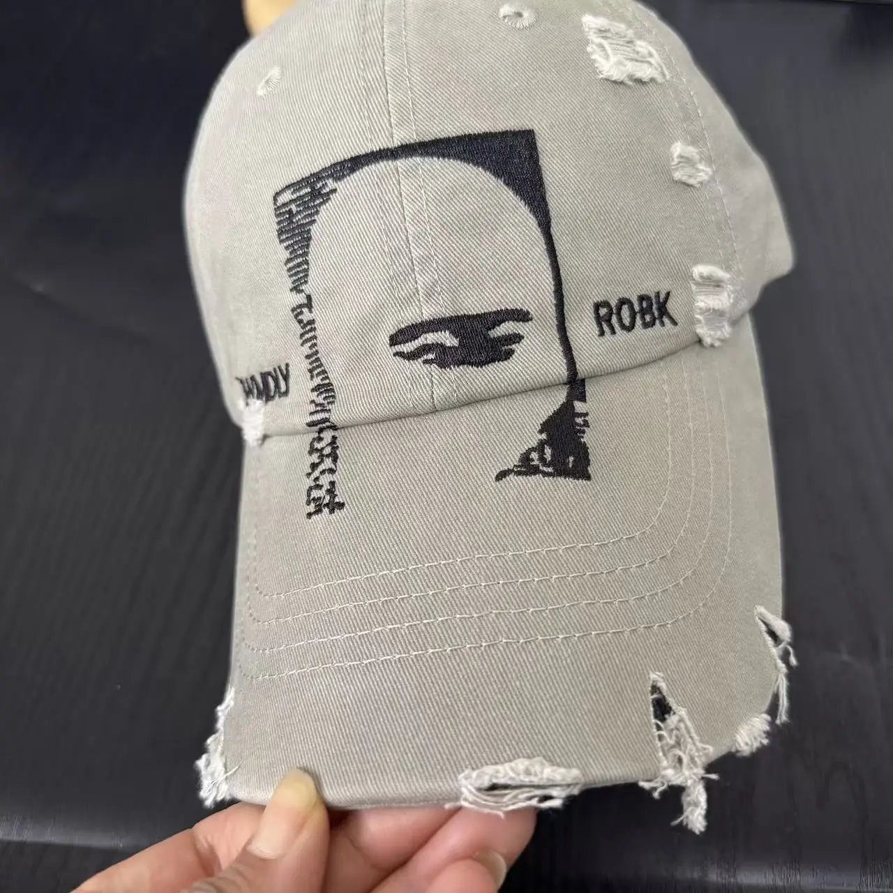 Amerikanische personalisierte Baseballkappe mit Stickerei, zerrissenem Design, weich, lässig, vielseitig, für Herren und Damen, großer Kopfumfang, Outdoor-Sport – Detail 11