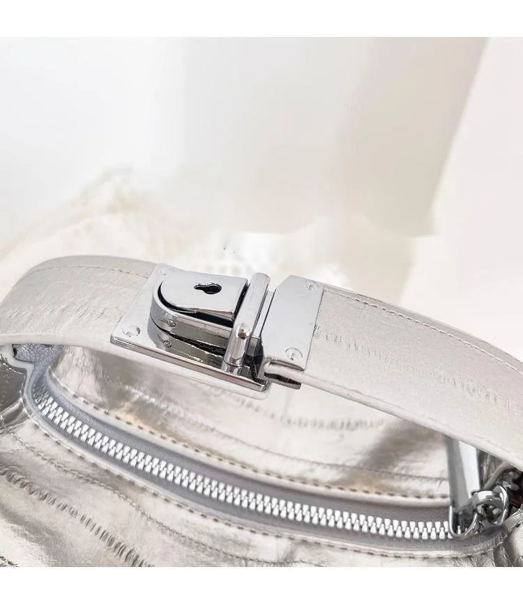 H7 Borsa a mano in argento da donna, nuova alla moda, alta bellezza, tracolla mini, borsa a secchiello popolare di quest'anno_voghion.com