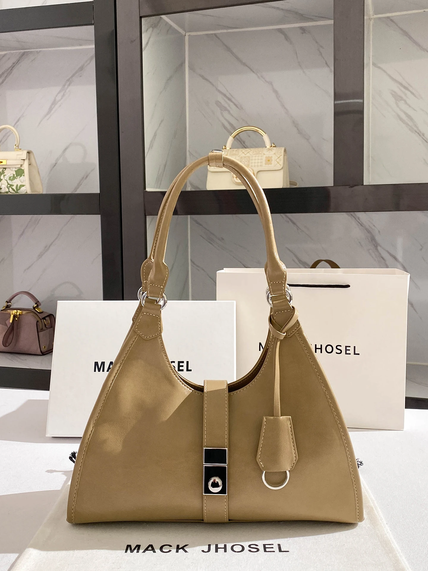 sac-a-bandouliere-minimaliste-de-luxe-mack-jhosel-design-elegant-avec-surpiqures-cuir-souple-style-decontracte-couleur-unie-nouveautes-ete