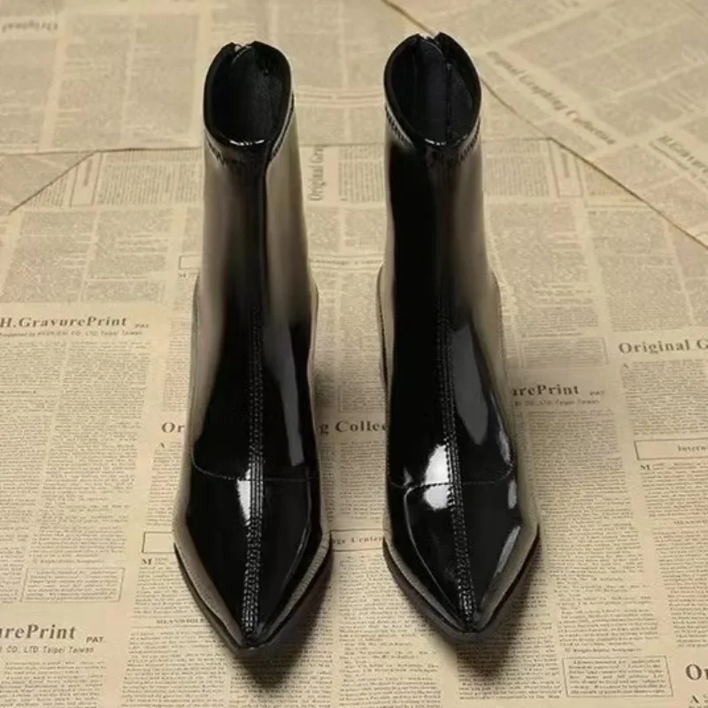 

2025 Autumn/Winter French Style Pointed Middle Heel Ankle Boots Fashionable and Comfortable High Heels Short Boots