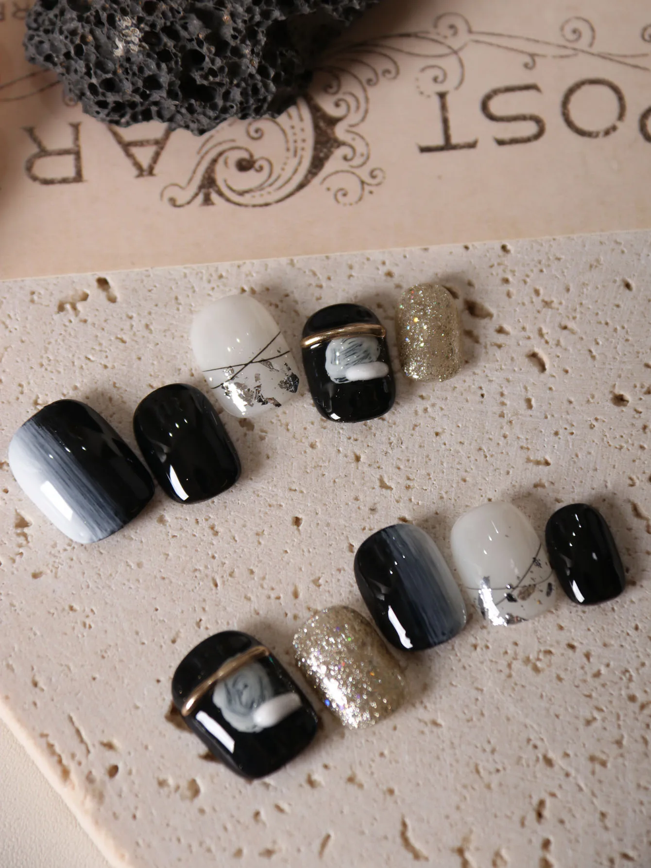 10 قطعة اضغط على الأظافر قصيرة سوداء هالياك الاكريليك الصحافة على الأظافر الأظافر وهمية تشمل 1 ورقة علامات التبويب لاصقة و 1 قطعة ملف صغير