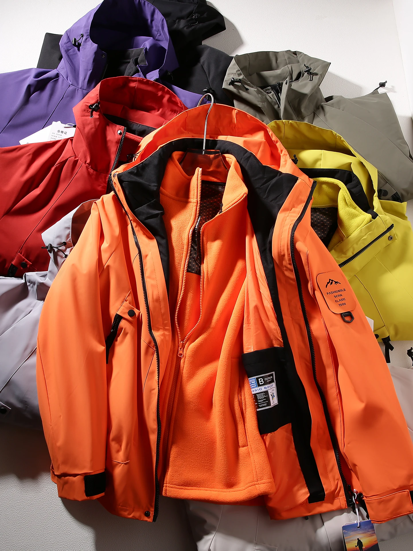 

Outdoor Waterproof Windproof Fce Lined Hooded Tee-in-One Detachable Jaet for Men And Women Stand Fit Polyester Fiber