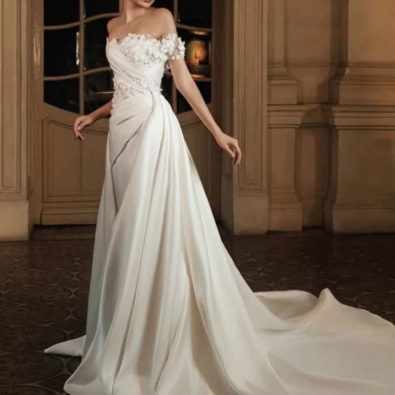 ที่กําหนดเองซาตินงาช้างสีขาว Ball Gown Royal ชุดแต่งงาน Sweetheart applique คริสตัลลูกไม้ Vestido De ลูกปัด Made Robe De