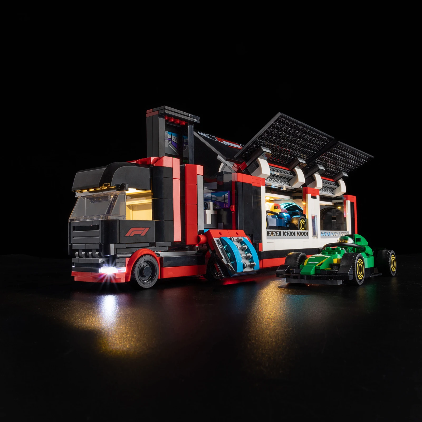 Kit de luces LED para F1 ®   Camión con RB20 y AMR24 F1 ®   El juego de juguetes modelo Cars 60445 no incluye bloques de construcción