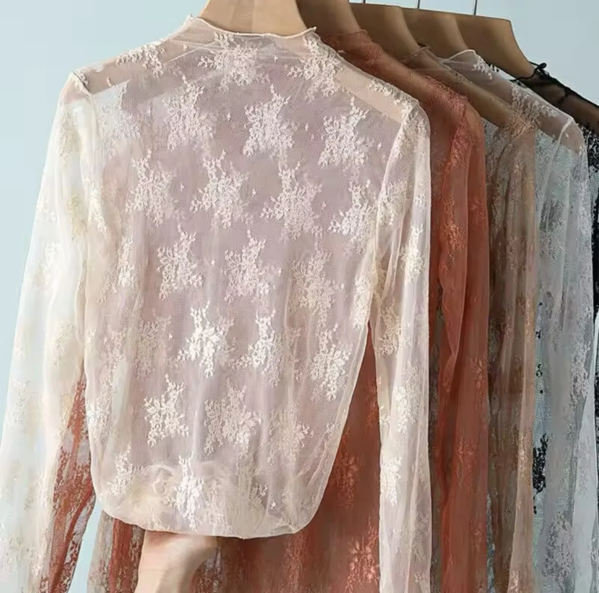 T-shirt da donna sexy in rete Camicetta di pizzo trasparente Manica lunga Vedi attraverso top per le donne O Collo T-shirt velate Top corto per il corpo