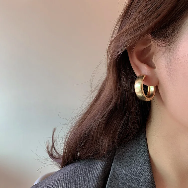 C-shaped Metal Geometric Circle Hoop Earrings for Women Temperament New Simple Advanced Personality Party Wedding  Jewelry image 3