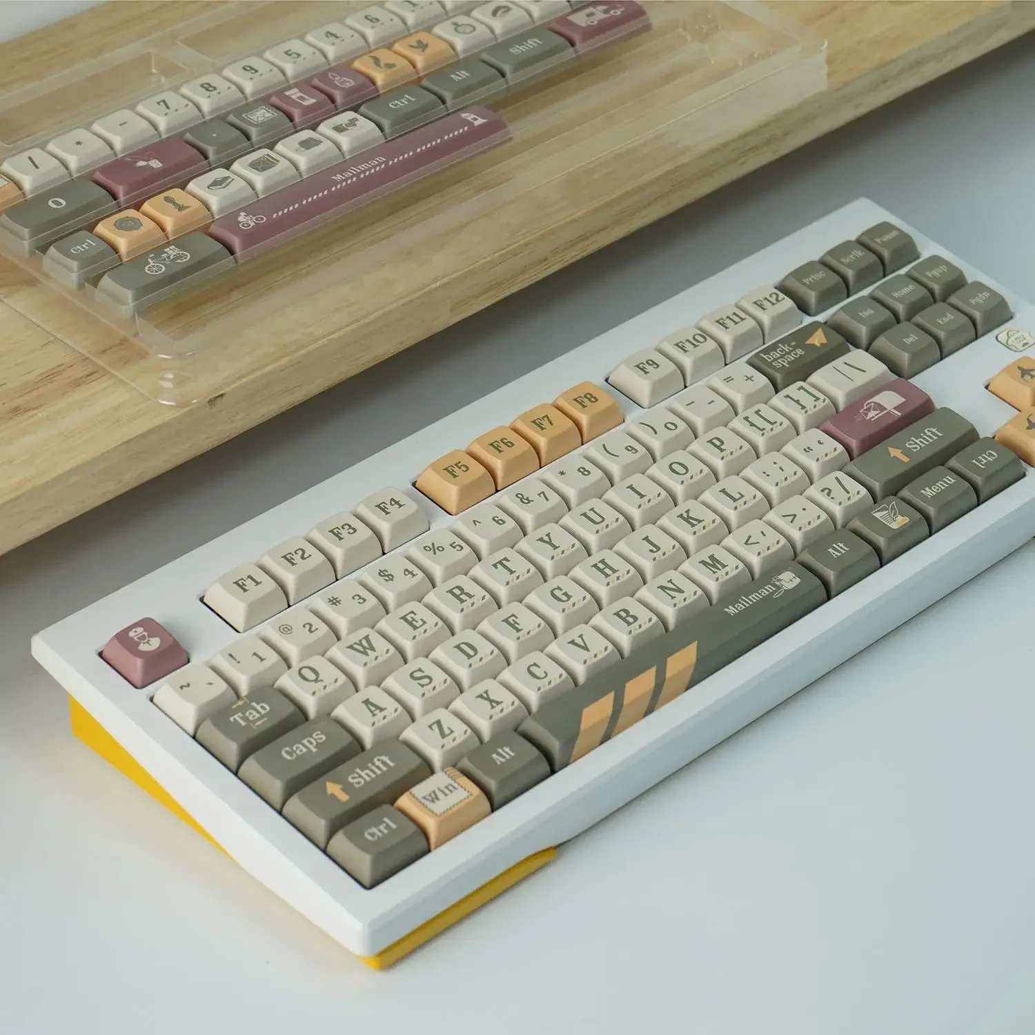 Xda keycaps personalized creative mailman theme pbt hot sublimation small full set opaque suitable for cross core keyboard