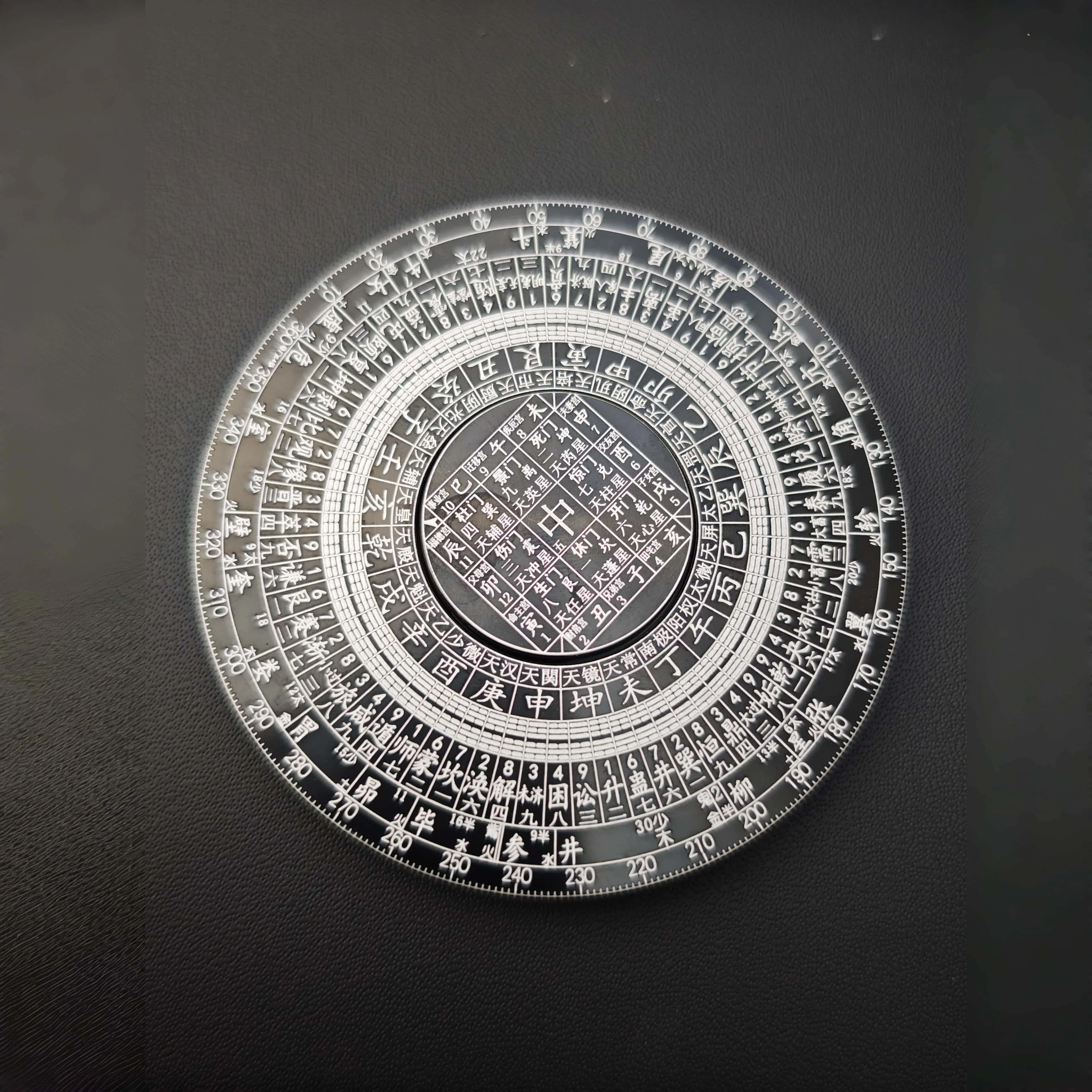 Qimen Dunjia Fidget Spinner totalmente metálico de 8 cm, elaborado con precisión de aleación de aluminio, dura durante 4 minutos de filtrado, diseño de brújula Feng Shui, juguete para aliviar el estrés + adorno artístico de escritorio retro