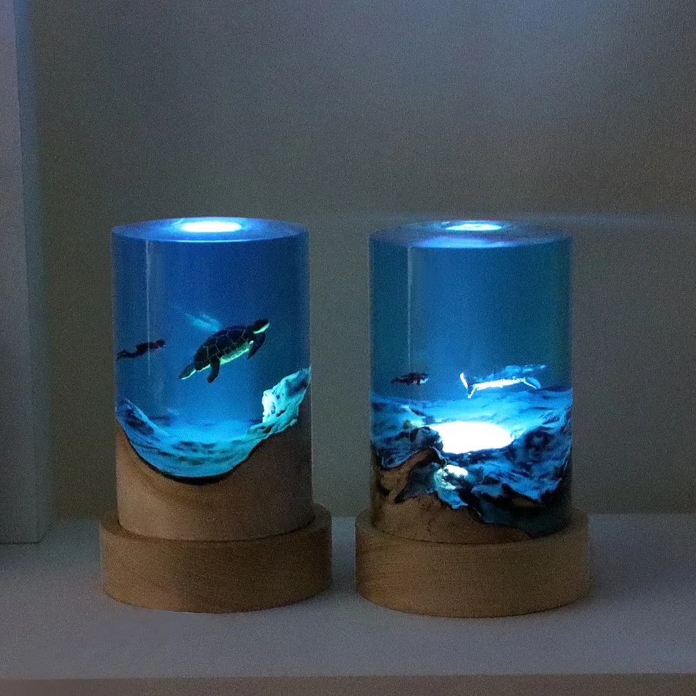 

Seabed World Cylinder Organism Resin Table Light Creactive Art Decoration Lamp Diver Turtle Whale Theme Night Light USB Charge