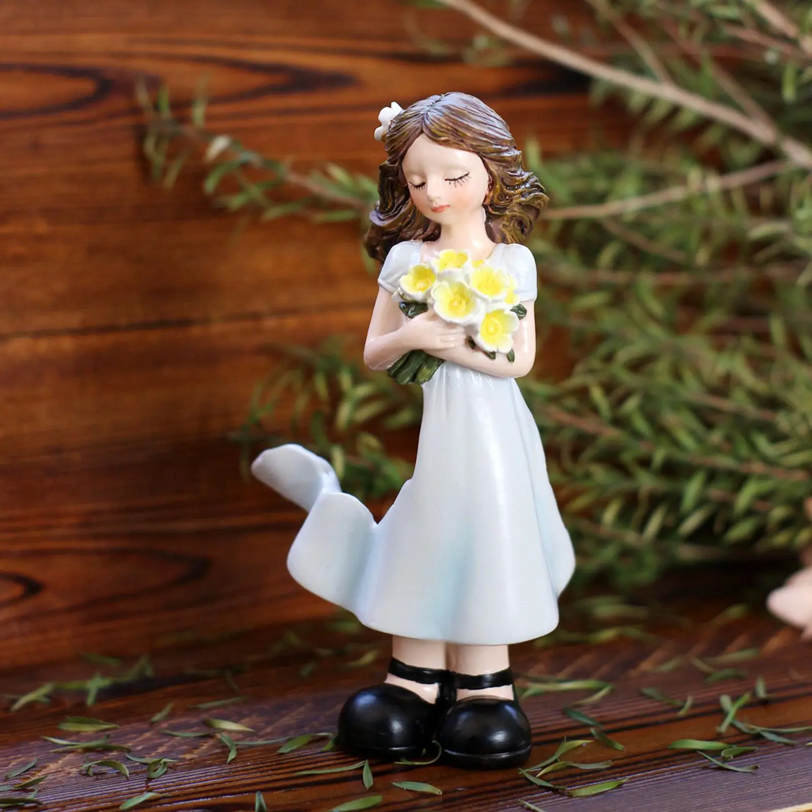 Resin Girl Statue Modern Decorative Figurine Tabletop Sculpture for Room Decoration Gifts Ornaments